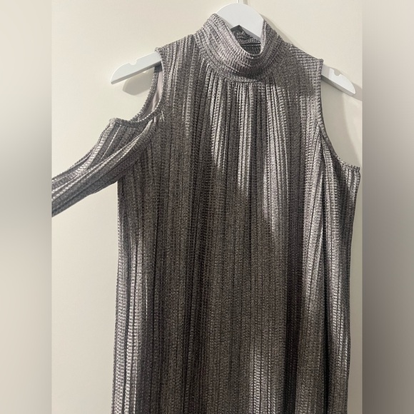Maggie London Silver Gray Cold Shoulder Cut Out Shift Dress 2000s Party Metallic - Picture 5 of 12